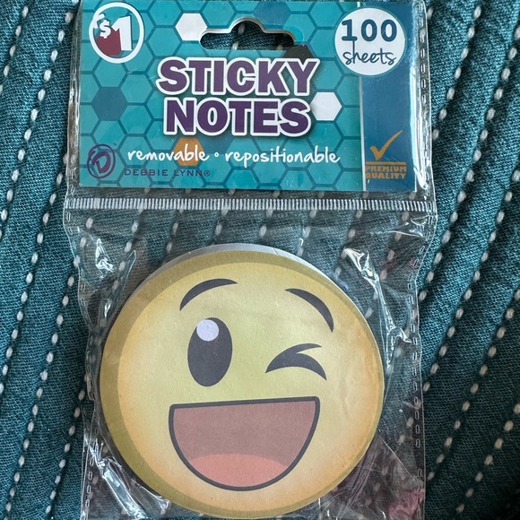 Stationary Set Sticky Notes, Paper Clips - Picture 5 of 5